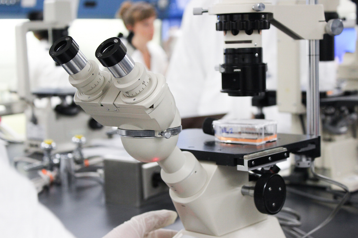 Image of a microscope in a lab.