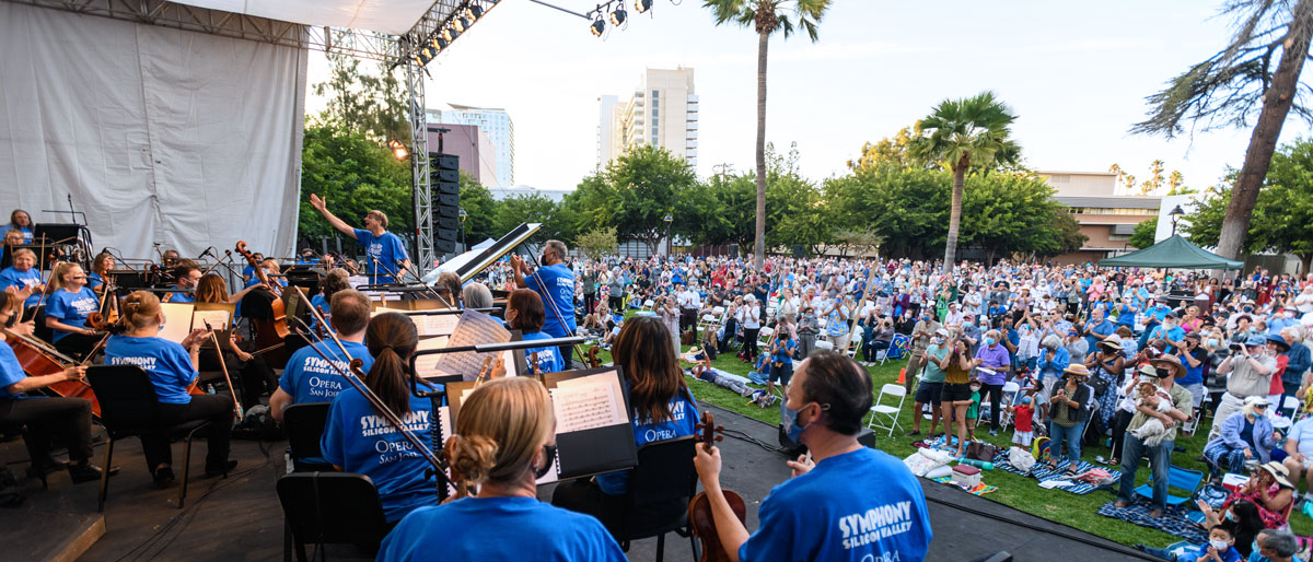 A live band plays on campus grounds.