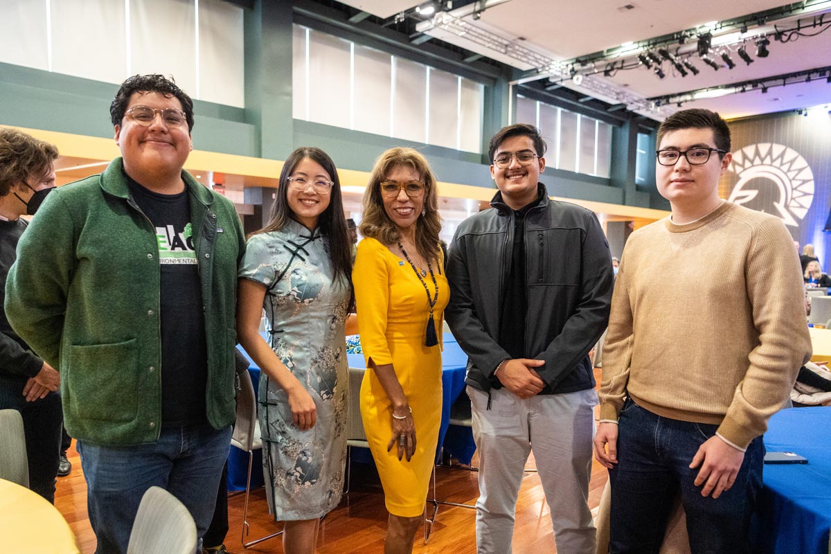 President Cynthia Teniente-Matson with SJSU students.