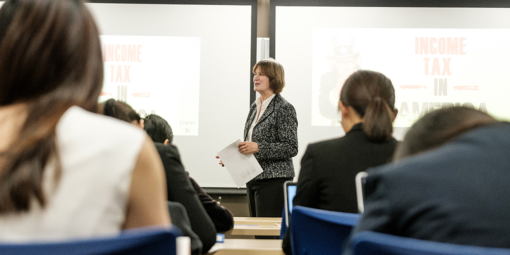 Image of Professor Nellen speaking to classroom.